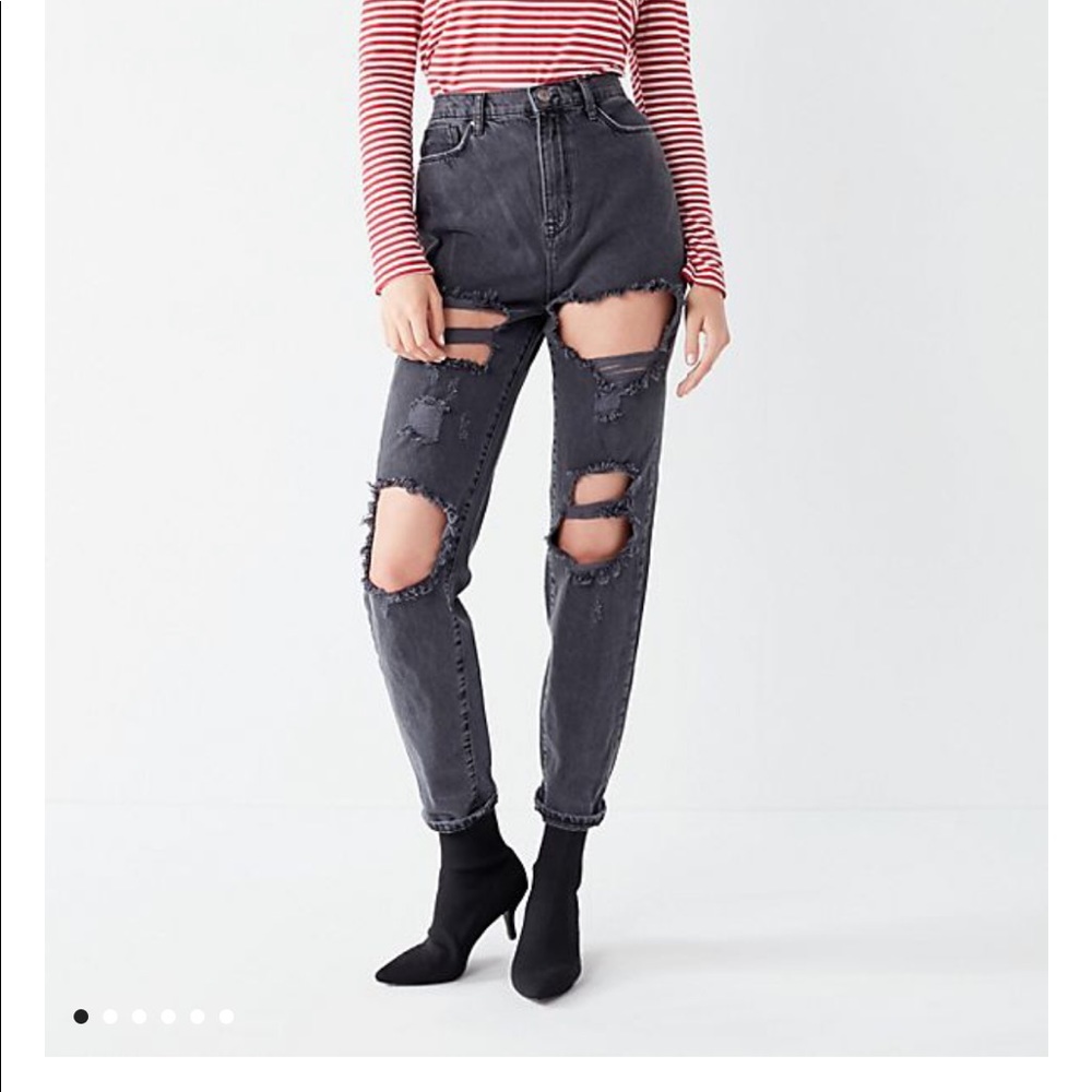 BDG Mom Destroyed Jean - Black